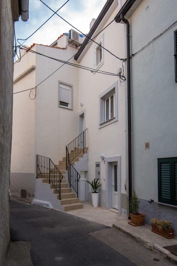 Apartments Tara Vrbnik Exterior foto